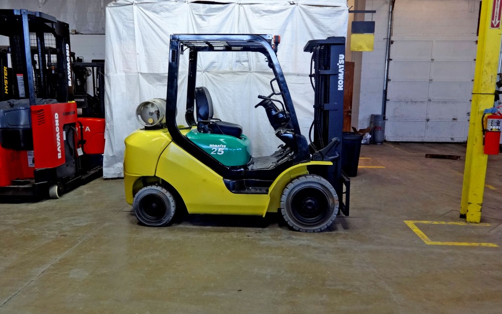 2011 Komatsu FG25T-16 Forklift on Sale in Colorado