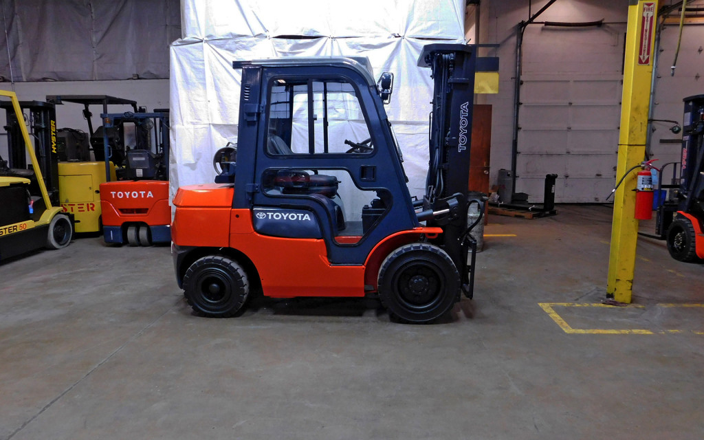  2006 Toyota 7FGU30 Forklift on Sale in Colorado