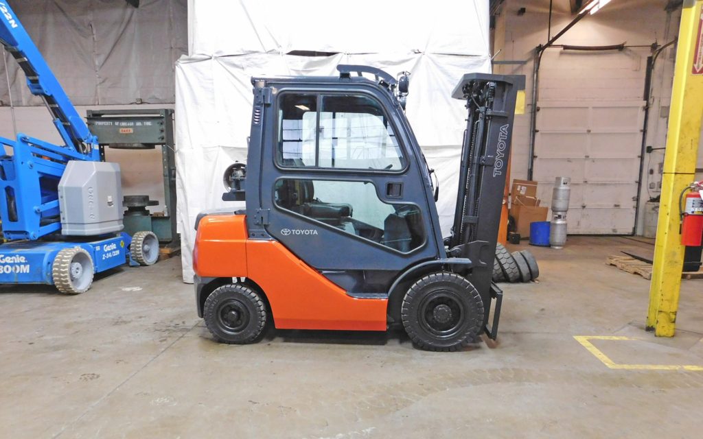  2011 Toyota 8FGU25 Forklift on Sale in Colorado