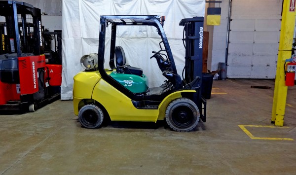 2011 Komatsu FG25T-16 Forklift on Sale in Colorado